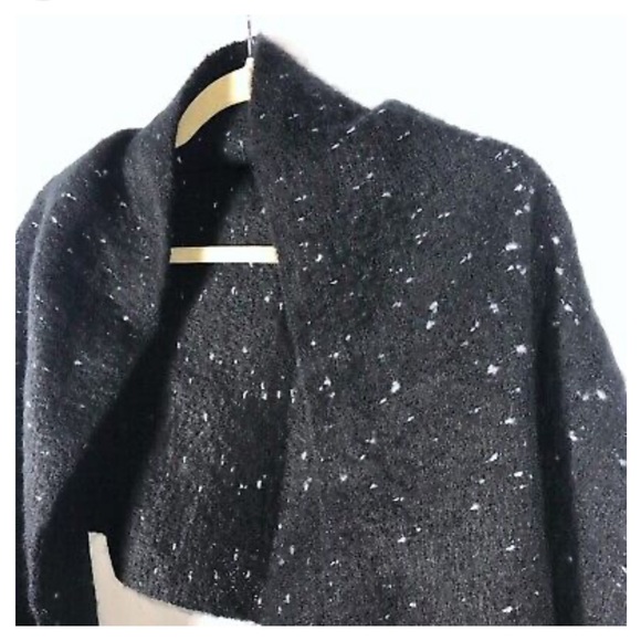 BP Scarf with fringe - Picture 6 of 10